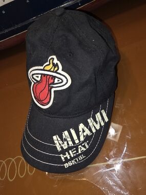 Vintage Black Miami Heat Cap Strap Back NBA Basketball Hat Good cond Adjustable